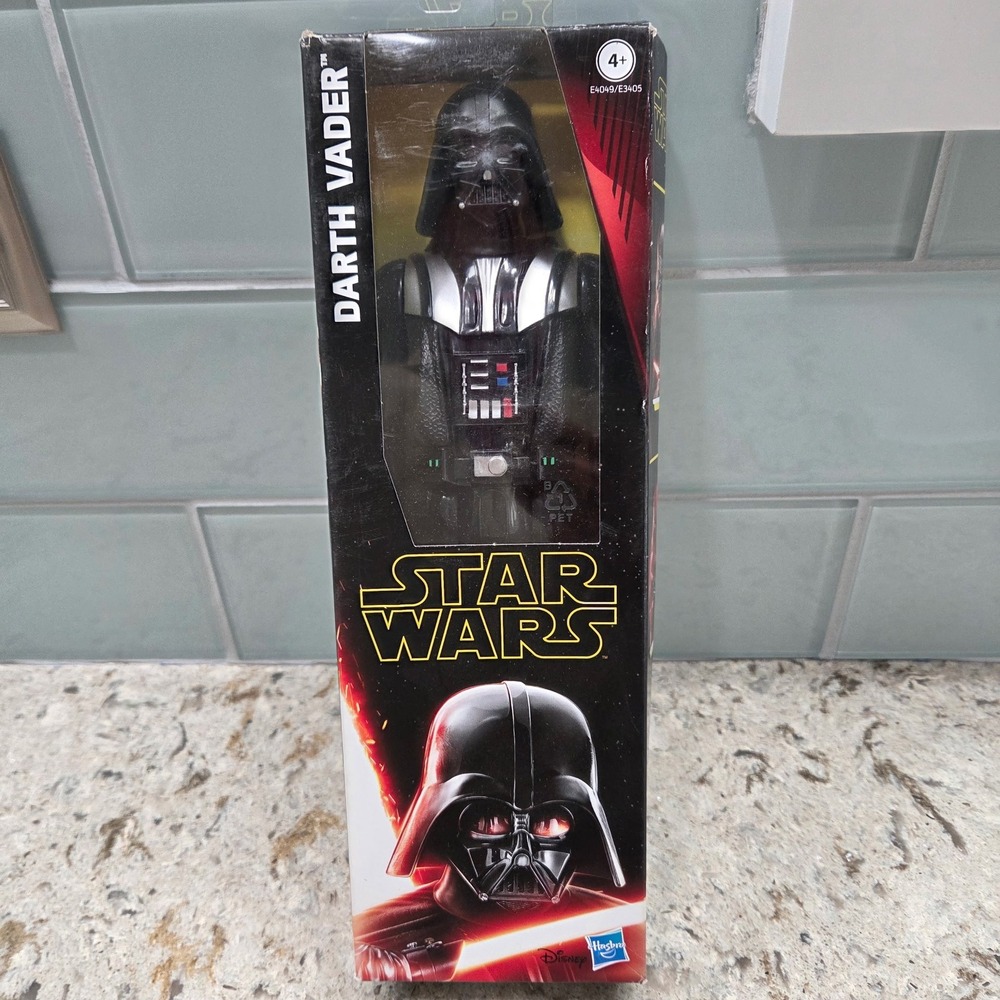 Star‎ Wars Darth Vader Figure Boxed Hasbro Collectible Toy (slight box damage)